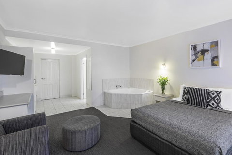 Cathedral Motor Inn - Accommodation Ballina 18