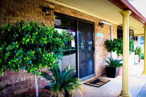 Clermont Country Motor Inn - Accommodation Ballina 1