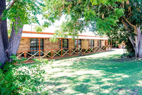 Clermont Country Motor Inn - Accommodation Ballina 4