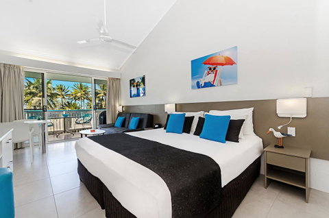 By The Sea Port Douglas - Accommodation Ballina 4