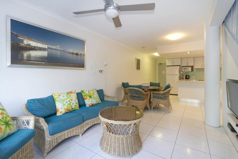 The White House Port Douglas - Accommodation Ballina 24