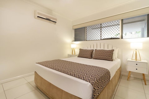 The White House Port Douglas - Accommodation Ballina 8