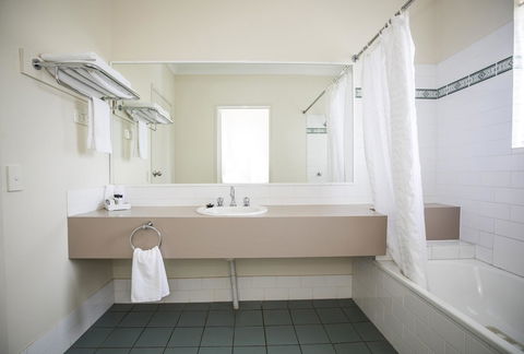 Emerald Maraboon Motor Inn - Accommodation Ballina 25