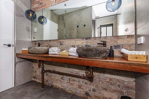 The Pink Hotel Coolangatta - Accommodation Ballina 9