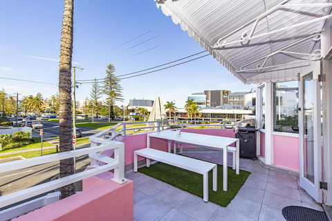 The Pink Hotel Coolangatta - Accommodation Ballina 6