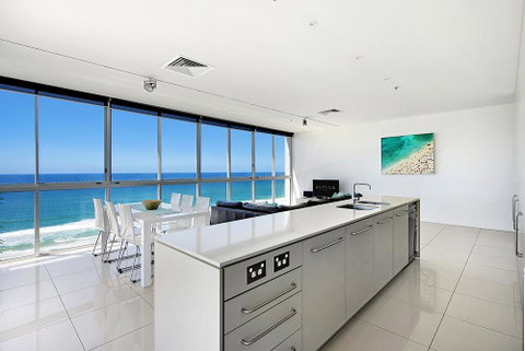 ULTIQA Air On Broadbeach - Accommodation Ballina 1
