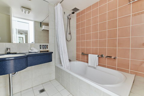 Novotel Cairns Oasis Resort - Accommodation Ballina 2