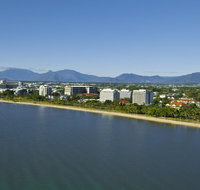 Holiday Inn Cairns Harbourside - Accommodation Ballina