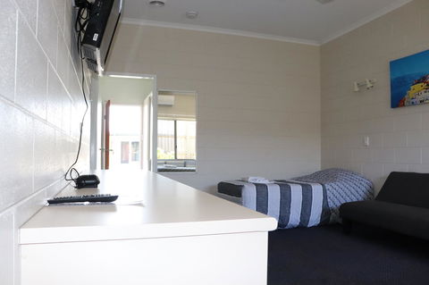 YAL Cairns - A Motel That Makes A Difference - Accommodation Ballina 8