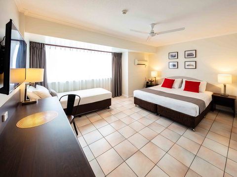 Hides Hotel - Accommodation Ballina 1
