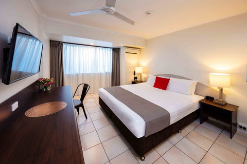 Hides Hotel - Accommodation Ballina 0