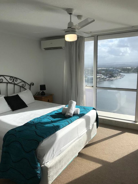 Moorings On Cavill Surfers Paradise - Accommodation Ballina 32