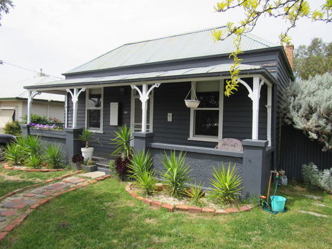 Welcome Stranger Cottage - Accommodation Ballina 0