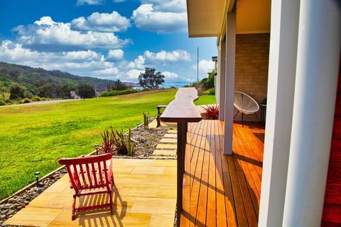 Whale Studio Apartment, 1a Ocean Street - Accommodation Ballina 0