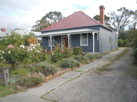 Yarram Cottage: Art And Accommodation - Accommodation Ballina 1