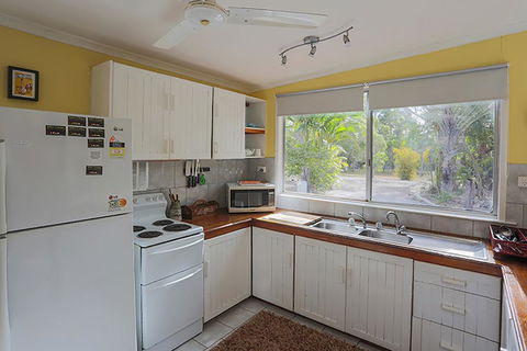 Yellow Cottage - Bush And Beach - Accommodation Ballina 3