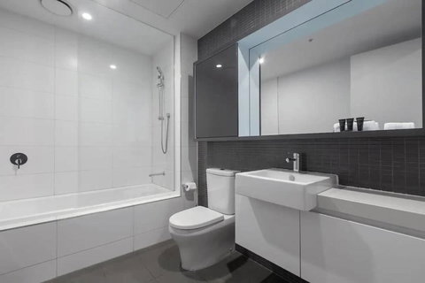 A 3BR Apt Next To Melbourne Zoo FREE Parking - Accommodation Ballina 3