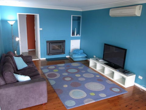 A LAKEHOUSE ESCAPE - A Waterfront Reserve On Shores Of Lake Macquarie - Accommodation Ballina 4