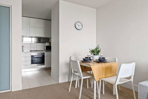 A Modern & Cozy 2BR Apartment With City Views - Accommodation Ballina 3