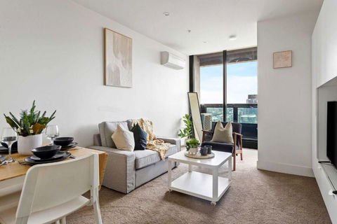 A Modern & Cozy 2BR Apartment With City Views - Accommodation Ballina 0