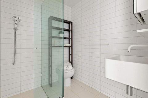 A Modern & Cozy 2BR Apartment With City Views - Accommodation Ballina 4