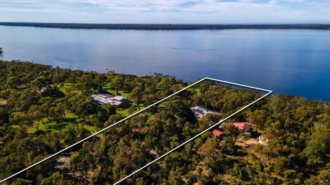 Acacia Lakehouse - Accommodation Ballina 1