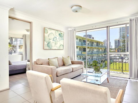 Affordable Accommodation In The Heart Of Surfers Paradise - Accommodation Ballina 0