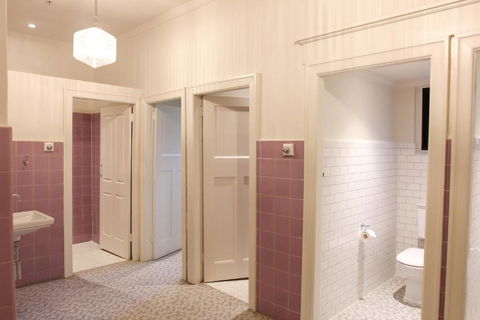 Alpine Hotel, Eat Drink Sleep - Accommodation Ballina 2