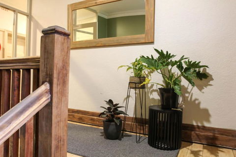 Alpine Hotel, Eat Drink Sleep - Accommodation Ballina 1