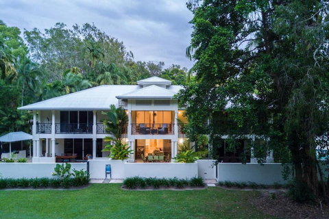 Amaroo Villa - Absolute Beachfront Port Douglas - Accommodation Ballina 3