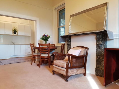 Anglesey House Iconic Forbes CBD Heritage Home - Accommodation Ballina 2