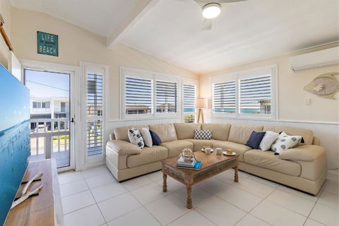 Anna Bay Beach Shack 44 Ocean Avenue Fantastic 2 Storey House With Spectacular Views - Accommodation Ballina 4