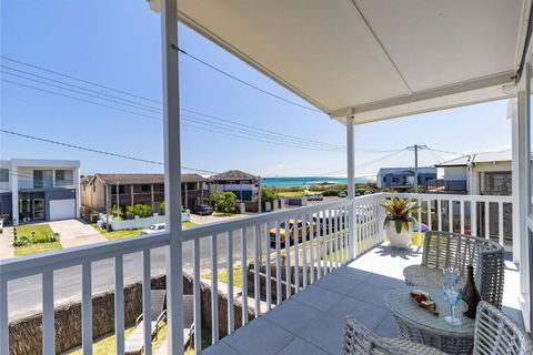 Anna Bay Beach Shack 44 Ocean Avenue Fantastic 2 Storey House With Spectacular Views - Accommodation Ballina 2