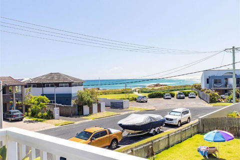 Anna Bay Beach Shack 44 Ocean Avenue Fantastic 2 Storey House With Spectacular Views - Accommodation Ballina 1