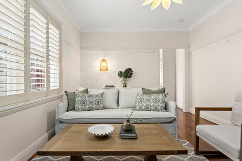 Art Deco Coastal Living, Minutes To The Sand - Accommodation Ballina 0