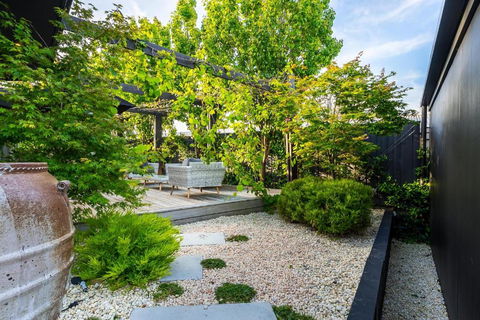 Aura Hot Tub Retreat - Unique Cedar Hot Tub Experience, 650m To Tyrone Foreshore - Accommodation Ballina 1