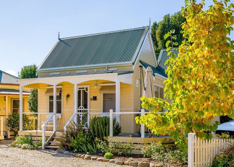 Autumn Beauty - Country Cottage 7 - Accommodation Ballina 0