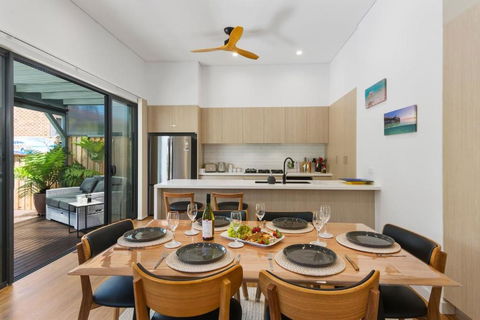 Avenue Escape - Contemporary Living At Corrimal - Accommodation Ballina 1