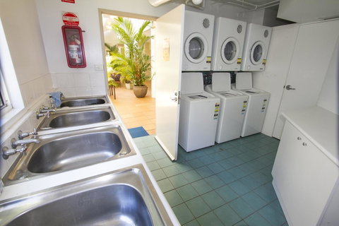 Port Douglas Apartments - Adults Only Oasis - Accommodation Ballina 35