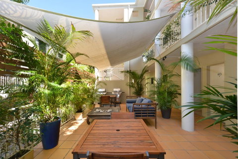 Port Douglas Apartments - Adults Only Oasis - Accommodation Ballina 11