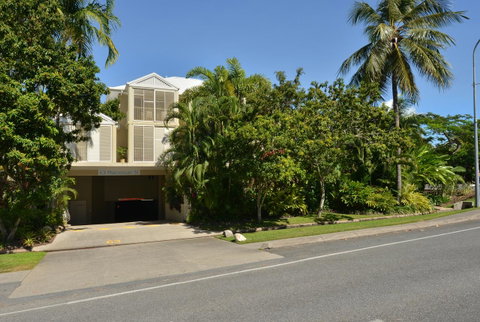 Port Douglas Apartments - Adults Only Oasis - Accommodation Ballina 28