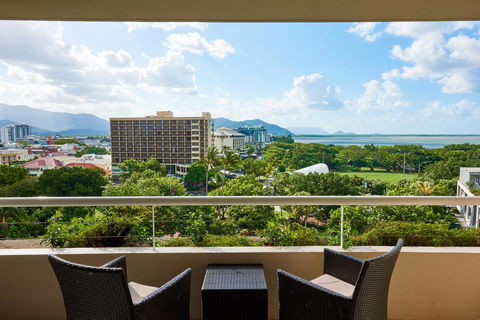 Hilton Cairns - Accommodation Ballina 12
