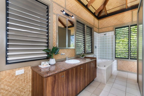 Absolute Beachfront - Accommodation Ballina 2