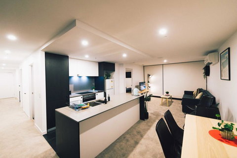 Mid Night Apartment Canberra City Onsite Parking - Accommodation Ballina 1