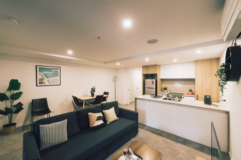 Mid Night Apartment Canberra City Onsite Parking - Accommodation Ballina 3