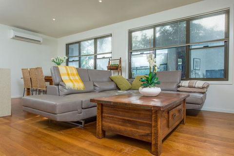 'Rolling Waves 2' On Ocean Drive - Accommodation Ballina 2