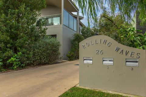 'Rolling Waves 2' On Ocean Drive - Accommodation Ballina 0