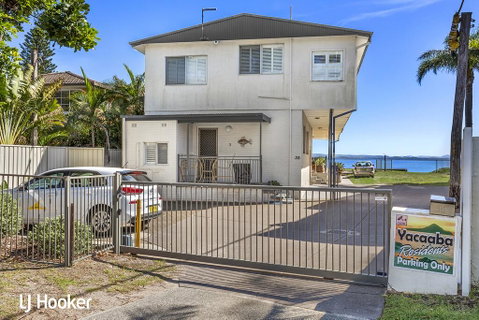 'Yacaaba' Beautiful Waterfront Location - Accommodation Ballina 0
