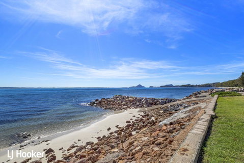 'Yacaaba' Beautiful Waterfront Location - Accommodation Ballina 1