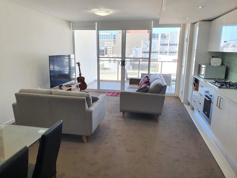 (just Listed) Bolton St 1br 350m Walk To Newcastle Beach +++ Wifi End Eand - Accommodation Ballina 3